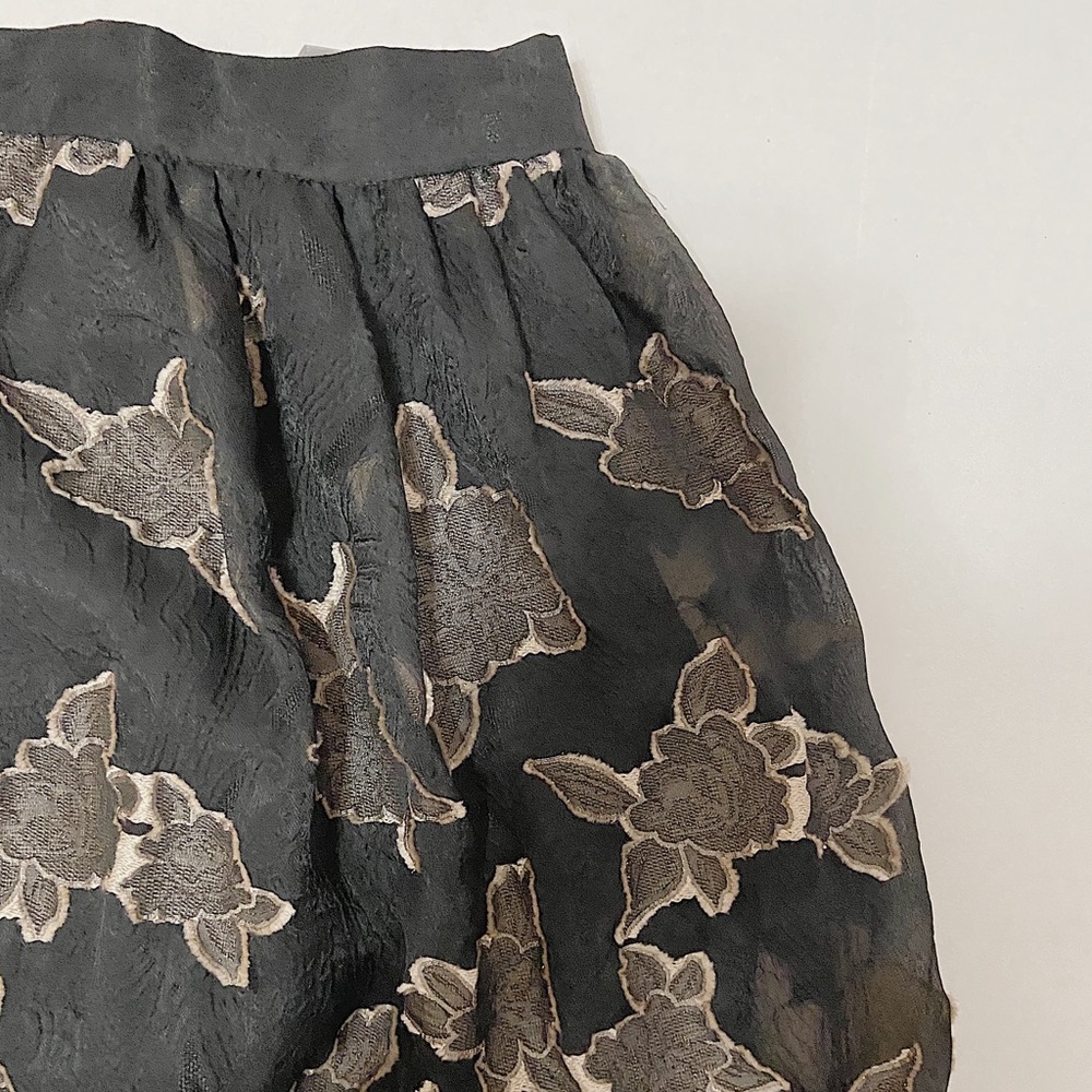 flower embroidered skirt